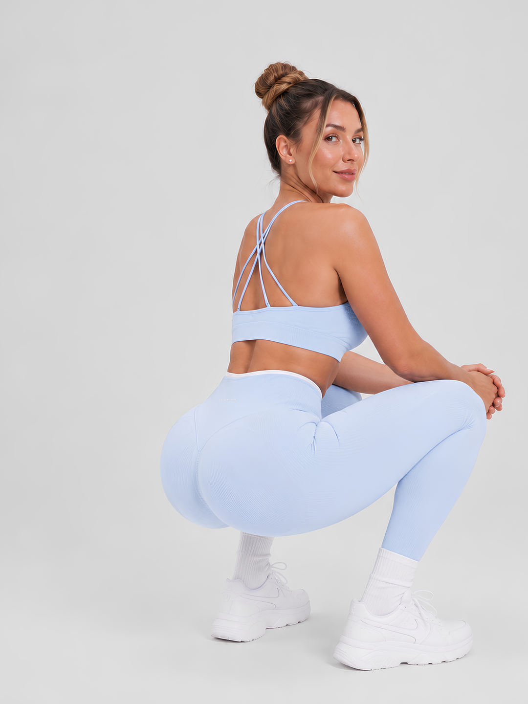 Sleek Line Mid-Waist Scrunch Leggings - squat opacity proof