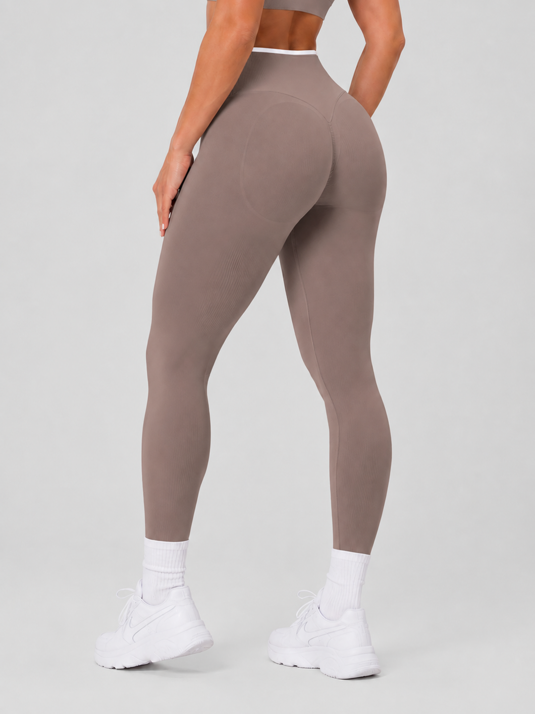 Sleek Line Mid-Waist Scrunch Leggings - Mocha #color_mocha